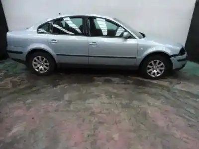 Sloopvoertuig volkswagen passat berlina (3b3) edition van het jaar 2002 aangedreven avb