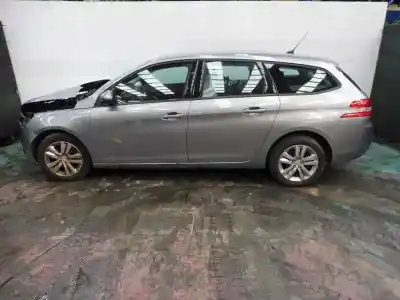 Sloopvoertuig peugeot 308 sw active van het jaar 2015 aangedreven ah01