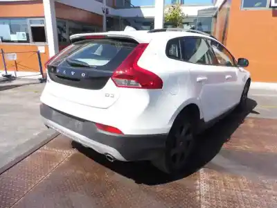 Здавання транспортного засобу volvo v40 cross country plus року 2014 потужний d5204t6