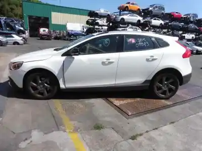 Здавання транспортного засобу volvo v40 cross country plus року 2014 потужний d5204t6