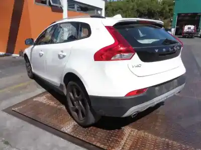 Здавання транспортного засобу volvo v40 cross country plus року 2014 потужний d5204t6