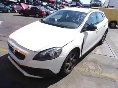 Здавання транспортного засобу volvo v40 cross country plus року 2014 потужний d5204t6