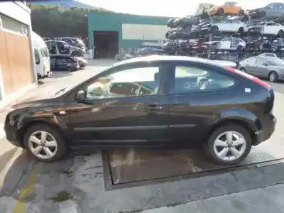 Sloopvoertuig ford focus berlina (cap) sport van het jaar 2005 aangedreven g8da