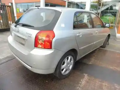 Veículo de Sucata toyota corolla (e12) 2.0 d-4d linea luna berlina do ano 2001 alimentado 1cdftv