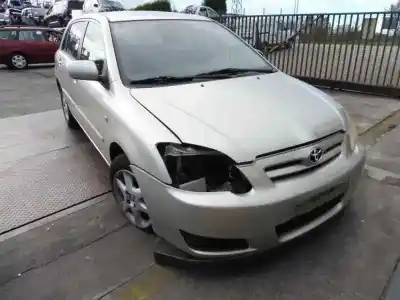 Veículo de Sucata toyota corolla (e12) 2.0 d-4d linea luna berlina do ano 2001 alimentado 1cdftv
