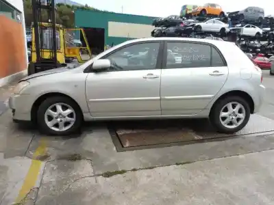 Veículo de Sucata toyota corolla (e12) 2.0 d-4d linea luna berlina do ano 2001 alimentado 1cdftv