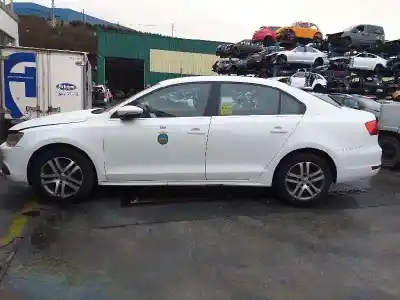 Veículo de Sucata volkswagen jetta (162) sport do ano 2013 alimentado cffb