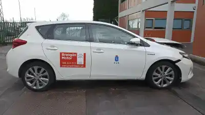 Здавання транспортного засобу toyota auris hybrid active року 2013 потужний 2zrfxe
