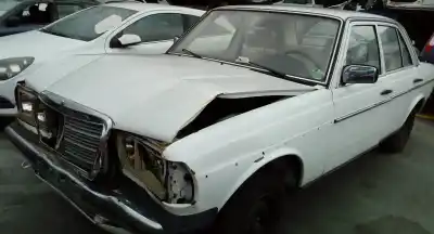 Veicolo di demolizione mercedes-benz clase e (w123) berlina+coupe d 240 dell'anno 1977 alimentato 