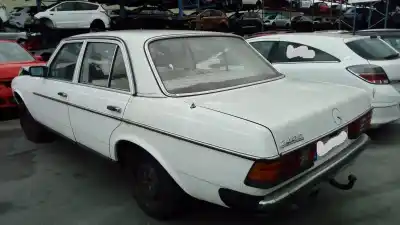 Veicolo di demolizione mercedes-benz clase e (w123) berlina+coupe d 240 dell'anno 1977 alimentato 