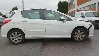 Vehículo de desguace PEUGEOT 308 1.6 HDi FAP del año 2010 con motor 9HR