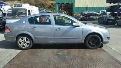 Veículo de Sucata opel astra h berlina cosmo do ano 2009 alimentado z16xer