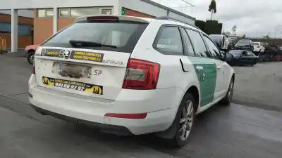 Veículo de Sucata skoda octavia combi (5e5) 2.0 tdi do ano 2013 alimentado crm
