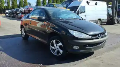 Sloopvoertuig peugeot 206 cc cc van het jaar 2002 aangedreven nfutu5jp4