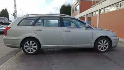 Véhicule à la ferraille TOYOTA AVENSIS WAGON (T25) 2.0 D-4D Executive de l'année 2005 alimenté 1CDFTV