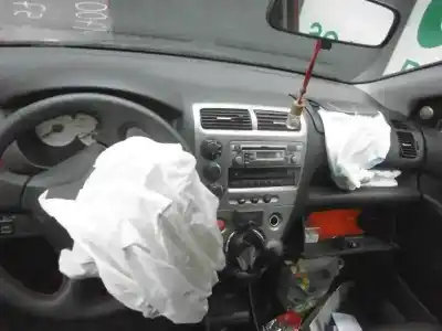 Sloopvoertuig honda civic berlina 3 (ep1/2) 1.7 ctdi ls van het jaar 2005 aangedreven 4ee2