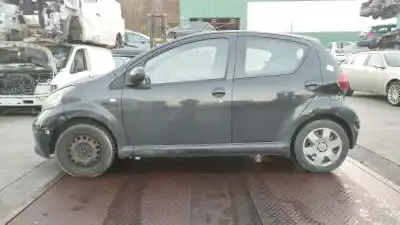 Здавання транспортного засобу toyota aygo (kgb/wnb) básico року 2006 потужний 1krfe