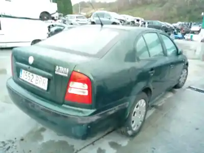 Veículo de Sucata skoda octavia berlina (1u2) ambiente do ano 2001 alimentado alh