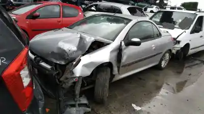 Sloopvoertuig peugeot 206 cc cc van het jaar 2001 aangedreven nfutu5jp4