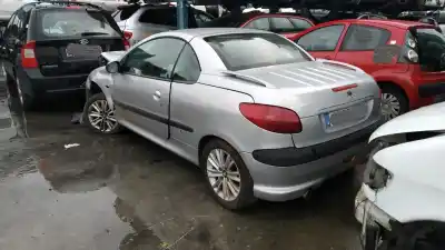 Sloopvoertuig peugeot 206 cc cc van het jaar 2001 aangedreven nfutu5jp4