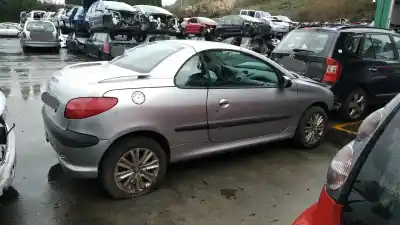 Sloopvoertuig peugeot 206 cc cc van het jaar 2001 aangedreven nfutu5jp4
