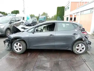 Veículo de Sucata kia cee´d business do ano 2016 alimentado d4fc