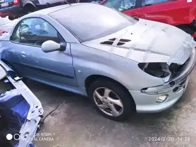 Vehicul casat peugeot 206 cc cc al anului 2002 alimentat nfutu5jp4