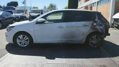 Veículo de Sucata peugeot 308 access do ano 2014 alimentado 9h06