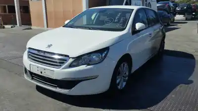 Veículo de Sucata peugeot 308 access do ano 2014 alimentado 9h06