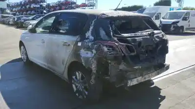 Veículo de Sucata peugeot 308 access do ano 2014 alimentado 9h06