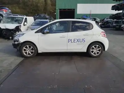 Véhicule à la ferraille PEUGEOT 208 1.5 BLUE-HDI FAP de l'année 2015 alimenté 9H06