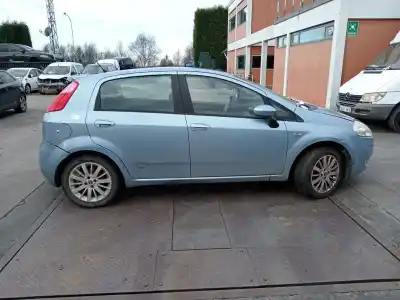 Véhicule à la ferraille FIAT PUNTO (199_) 1.3 JTD MULTIJET (199.AYR1A, 199.BYR1A) de l'année 2006 alimenté 955 B2.000