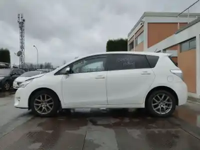 Véhicule à la ferraille TOYOTA VERSO (_R2_) 1.6 D4-D (WAR20_) de l'année 2015 alimenté 1WW