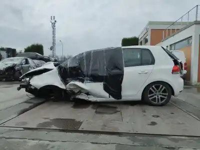 Veicolo di demolizione VOLKSWAGEN GOLF VI (5K1) 1.6 TDI dell'anno 2011 alimentato CAYC