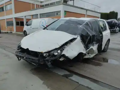Veicolo di demolizione volkswagen golf vi (5k1) 1.6 tdi dell'anno 2011 alimentato cayc