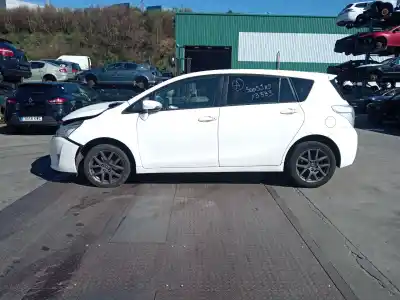 Véhicule à la ferraille TOYOTA VERSO (_R2_) 1.6 D4-D (WAR20_) de l'année 2016 alimenté 1WW
