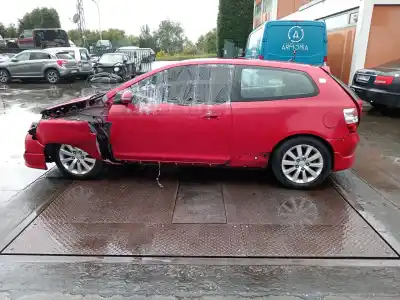 Veicolo di demolizione honda civic vii hatchback (eu, ep, ev) 1.6 i (ep2, eu8, eu6) dell'anno 2005 alimentato d16v1