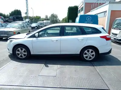 Veicolo di demolizione FORD FOCUS III SEDÁN  dell'anno 2014 alimentato T1DA