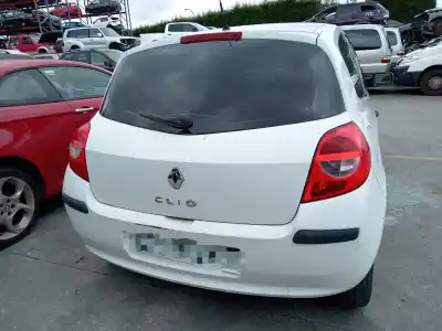 Veicolo di demolizione RENAULT CLIO III (BR0/1, CR0/1)  dell'anno 2009 alimentato D4F 740