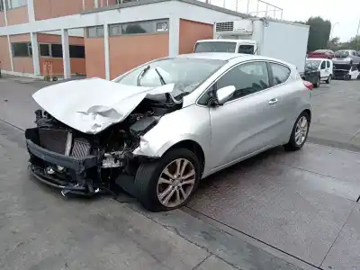 Veículo de Sucata kia cee'd (jd) 1.6 crdi 110 do ano 2015 alimentado d4fb