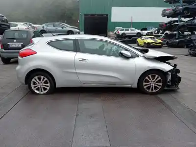 Veículo de Sucata kia cee'd (jd) 1.6 crdi 110 do ano 2015 alimentado d4fb