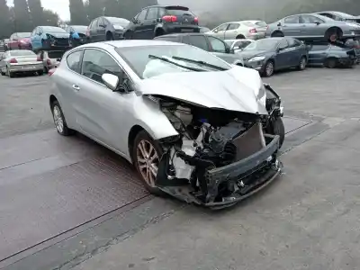 Veículo de Sucata kia cee'd (jd) 1.6 crdi 110 do ano 2015 alimentado d4fb