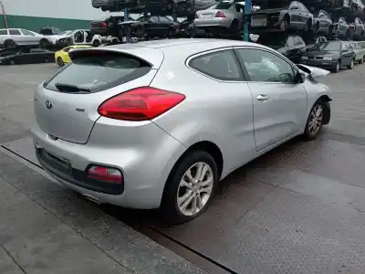 Veículo de Sucata kia cee'd (jd) 1.6 crdi 110 do ano 2015 alimentado d4fb