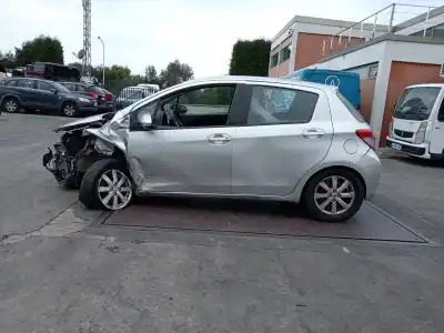 Veicolo di demolizione TOYOTA YARIS (_P13_)  dell'anno 2012 alimentato 1ND