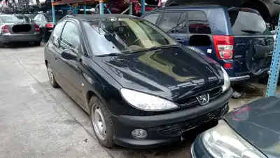 Veículo de Sucata PEUGEOT 206 FASTBACK (2A/C) 2.0 HDI 90 do ano 2002 alimentado RHY (DW10TD)