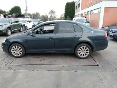 Scrapping Vehicle VOLKSWAGEN JETTA III (1K2)  of the year 2008 powered BXE