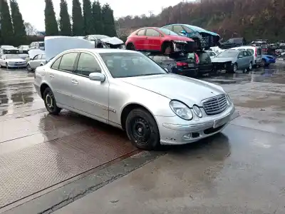 Sloopvoertuig mercedes-benz clase e (w211) e 270 cdi (211.016) van het jaar 2003 aangedreven om 647.961