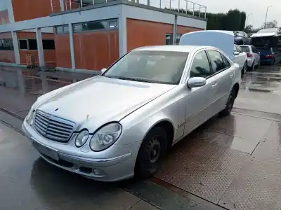 Sloopvoertuig mercedes-benz clase e (w211) e 270 cdi (211.016) van het jaar 2003 aangedreven om 647.961