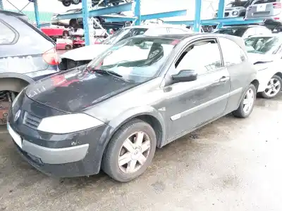 Véhicule à la ferraille RENAULT MEGANE II SEDÁN (LM0/1_)  de l'année 2004 alimenté K4M 760,K4M 761