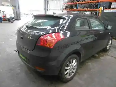 Veicolo di demolizione kia cee´d 1.6 crdi cat dell'anno 2010 alimentato d4fb